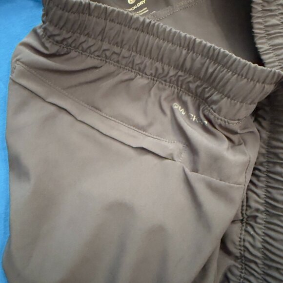 Under Armour “Time to Shine” Tee + Layer 8 Quick-Dry Shorts – Size XL - Picture 8 of 12